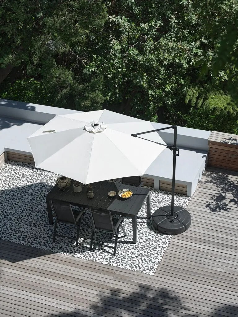 Zavesêný záhradný slnečník Trondheim krémový s kľukou Ø300 cm